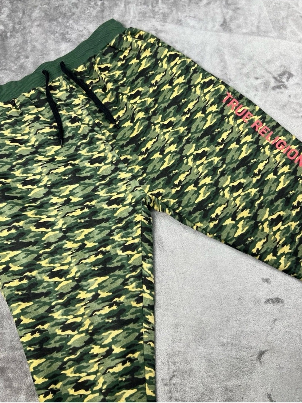 True Religion Jogger Pants Men’s Medium Camo Loungewear Fleece Sweatpants